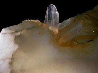 Alabaster stone with large selenite crystals (crystalline gypsum). Azaila, Teruel